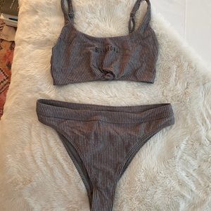 Billabong swim suit (top:M/bottoms:L)